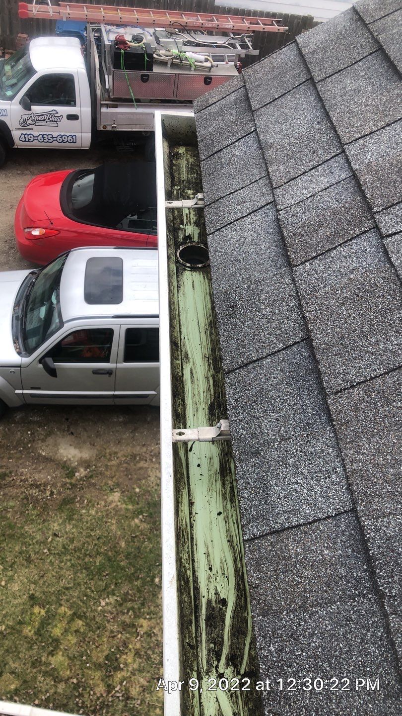 Gutter Cleaning in Oak Harbor, OH